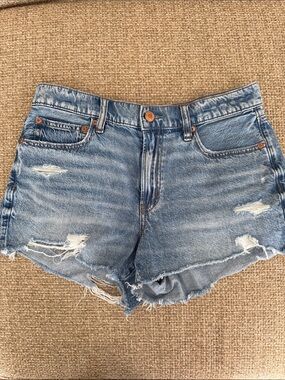 AE 90’s Boyfriend Short size 6